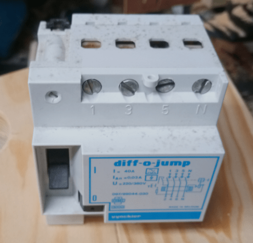 Disjoncteur différentiel Vynckier triphasé 40A 30mA